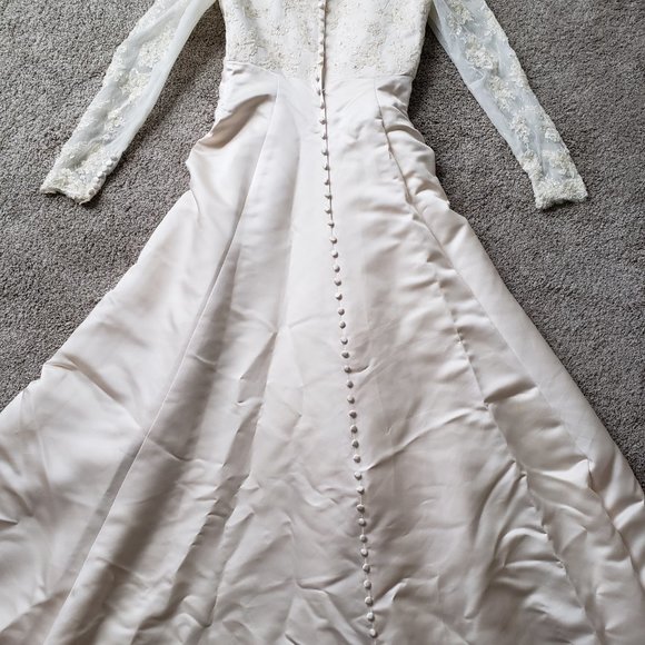 Size 12 Wedding gown or prom dress - Picture 3 of 4